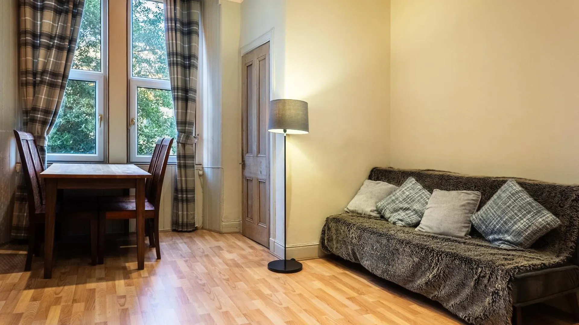 Cosy And Modern Apartment In Central Εδιμβούργο