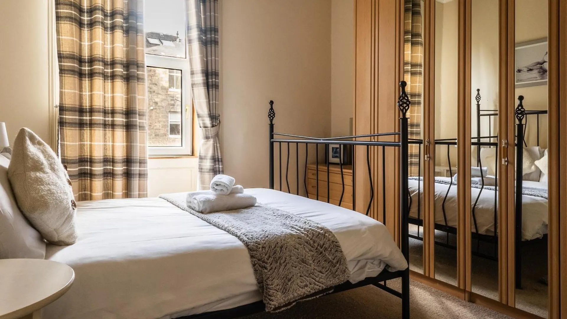 Cosy And Modern Apartment In Central Εδιμβούργο